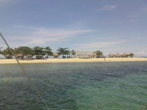 Front view of the beach and cottages