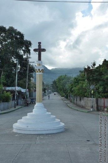 Cross near Rizal Park