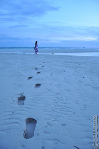 Lisa's slipperprints in the sand