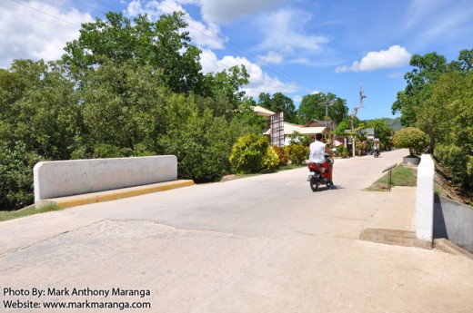 Main bridge that connects Poro and Pacijan Islands