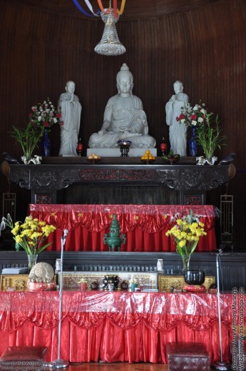 Buddha at Longhua Temple