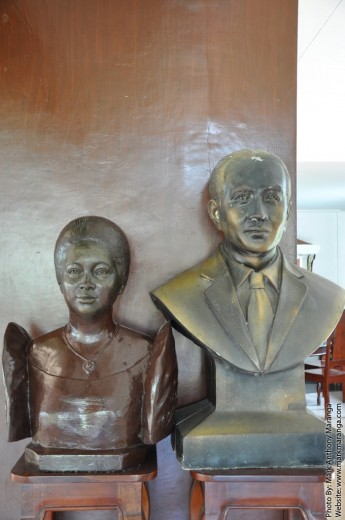 Portrait Statue of Diosdado Macapagal and his wife