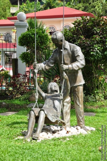 Statue of Gloria Arroyo and Diosdado Macapagal