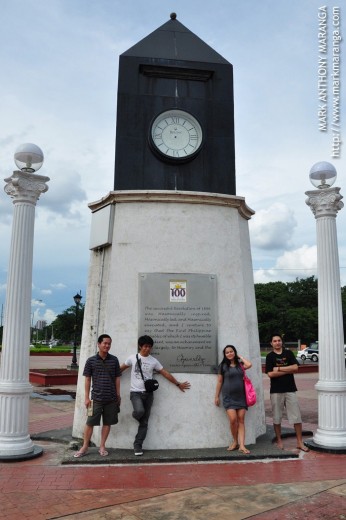 Bouying, RC, Lisa and Jim2x at the Manila Memorial Clock