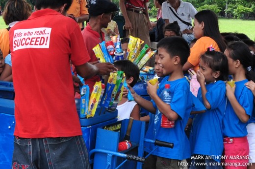 Kids buying pre-packed Ice Cream at Quirino