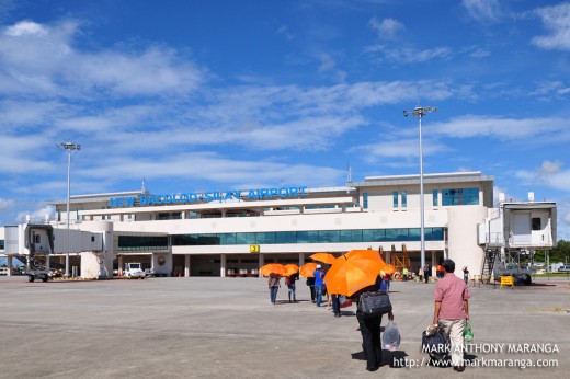 Passengers going to the Airport Building