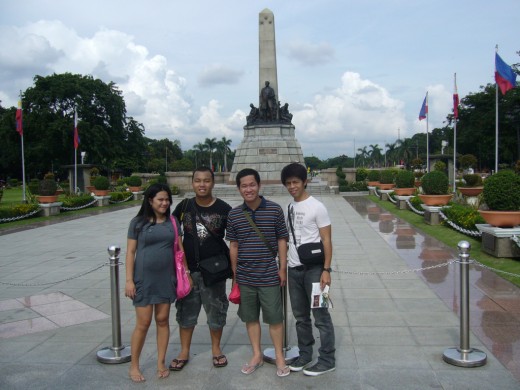Preggy Lisa, Mark, Bouying, RC at Rizal Monument