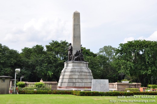 Rizal Monument Side View