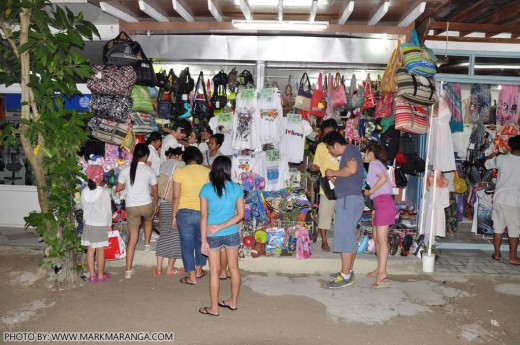 Foreigners looking for Souvenir Items