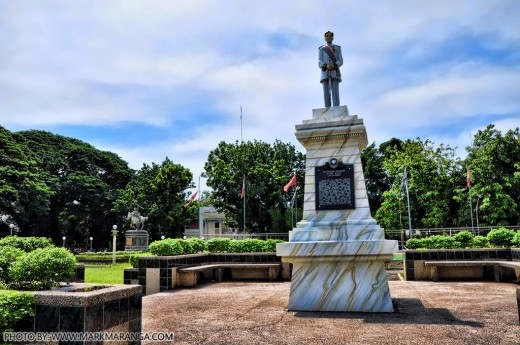 Monument of Leon Kilat in Bacong