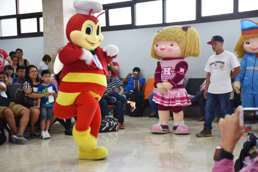 Jolibee, Hetty & Popo Mascots at Mactan-Cebu International Airport